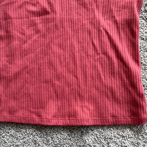 Women's Sleeveless V-Neck Top - Red - Picture 5 of 5